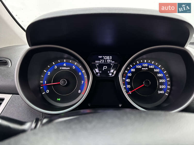 Седан Hyundai Elantra 2011 в Львові