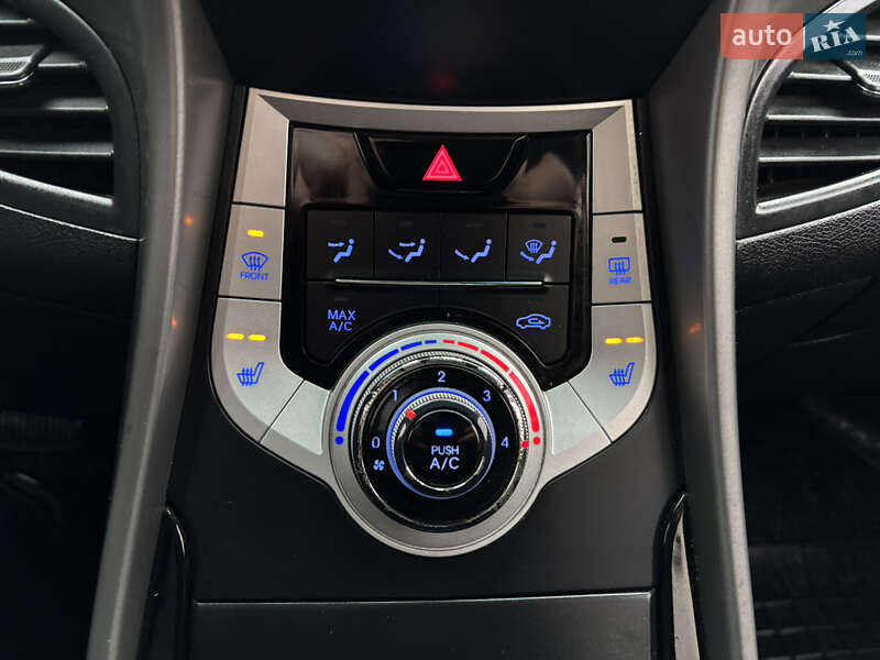 Седан Hyundai Elantra 2011 в Львові