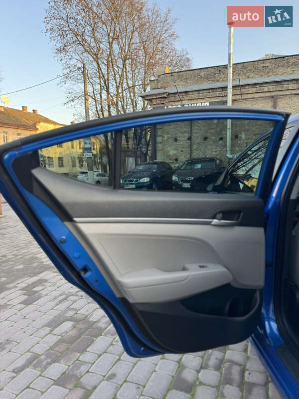 Седан Hyundai Elantra 2017 в Миколаєві