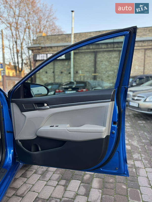 Седан Hyundai Elantra 2017 в Миколаєві