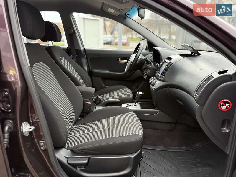 Седан Hyundai Elantra 2010 в Киеве фото 11 Седан Hyundai Elantra 2010 в Киеве
