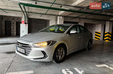 Седан Hyundai Elantra 2017 в Киеве
