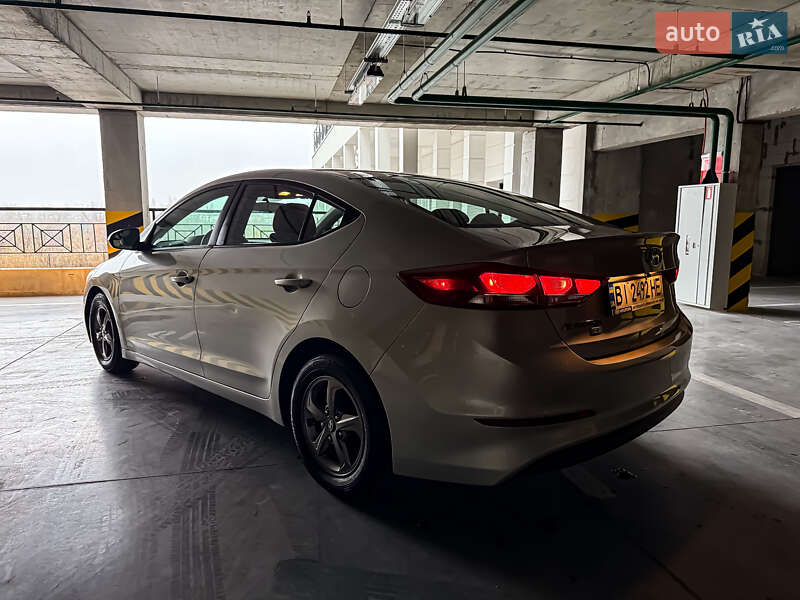 Седан Hyundai Elantra 2017 в Киеве