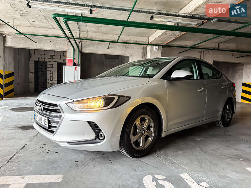 Седан Hyundai Elantra 2017 в Киеве