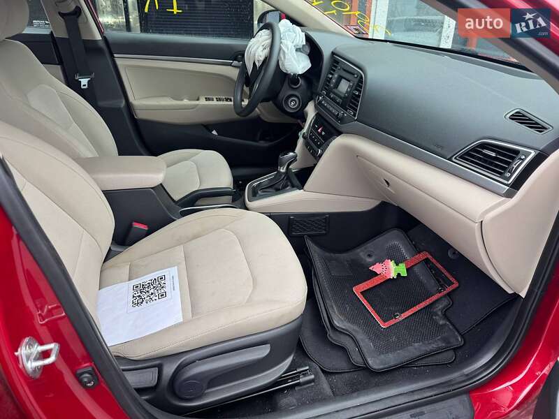 Седан Hyundai Elantra 2017 в Львові