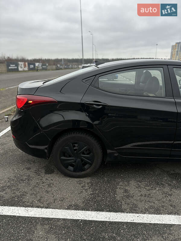 Седан Hyundai Elantra 2015 в Киеве