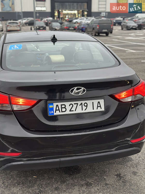 Седан Hyundai Elantra 2015 в Киеве