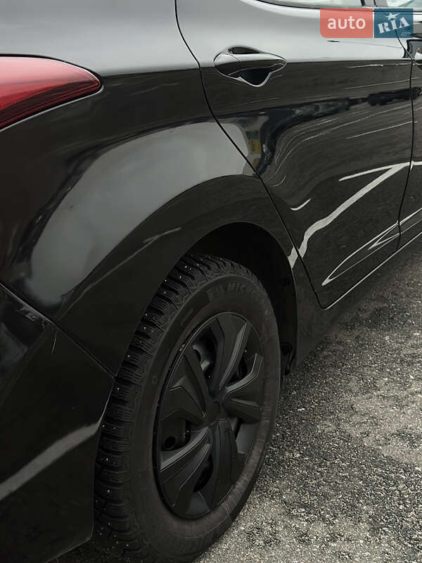 Седан Hyundai Elantra 2015 в Киеве