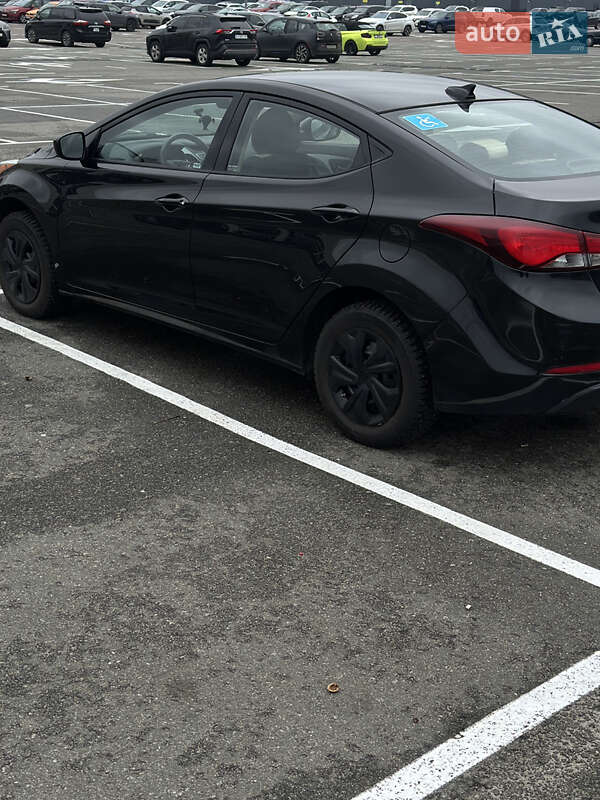 Седан Hyundai Elantra 2015 в Киеве