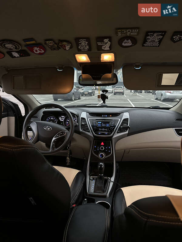Седан Hyundai Elantra 2015 в Киеве