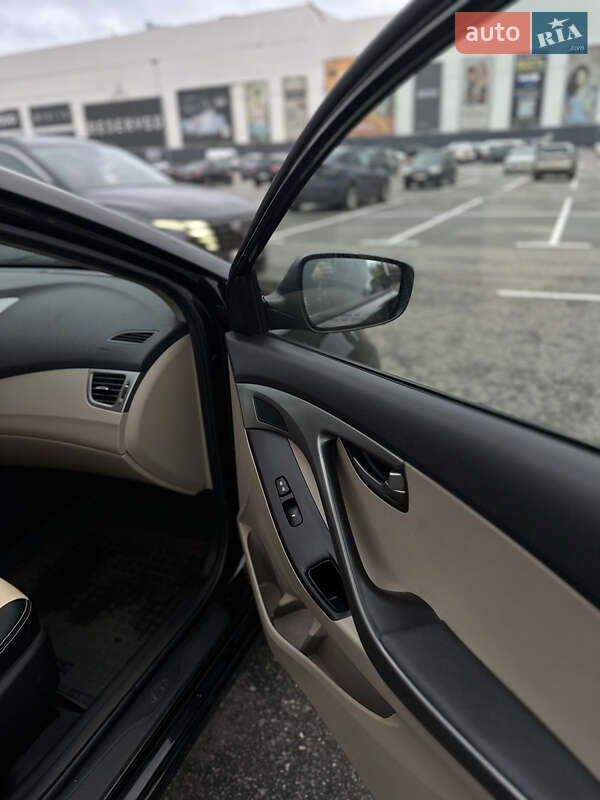 Седан Hyundai Elantra 2015 в Киеве