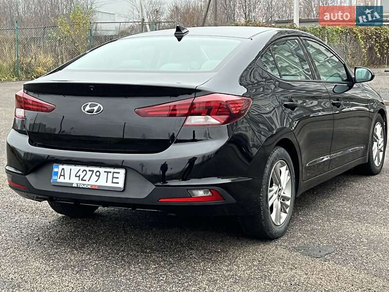 Седан Hyundai Elantra 2019 в Києві