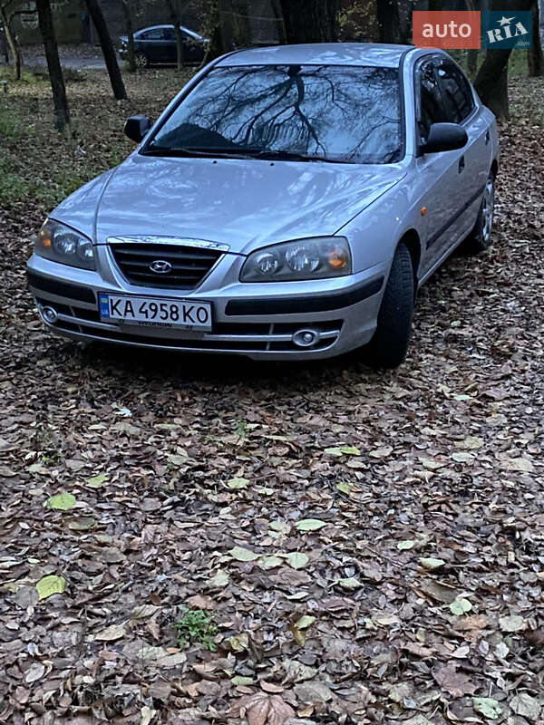 Седан Hyundai Elantra 2004 в Києві