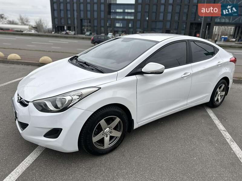 Седан Hyundai Elantra 2013 в Києві
