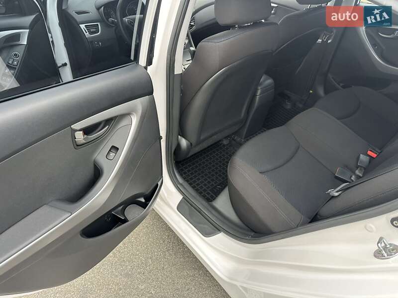 Седан Hyundai Elantra 2013 в Києві