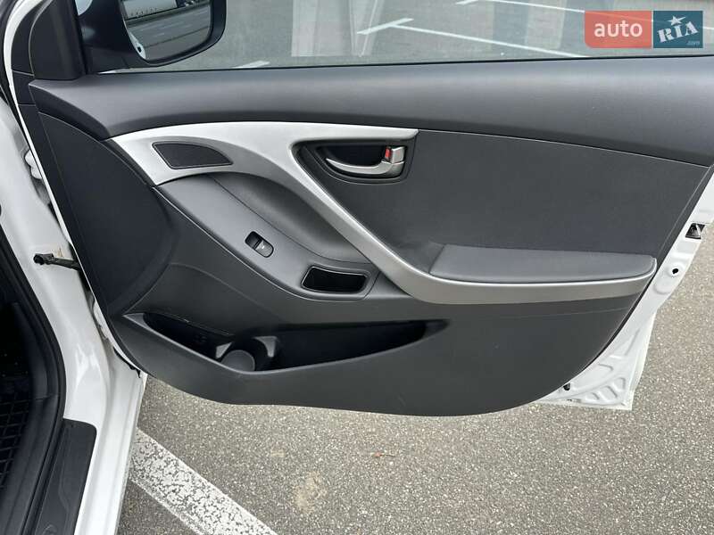 Седан Hyundai Elantra 2013 в Києві