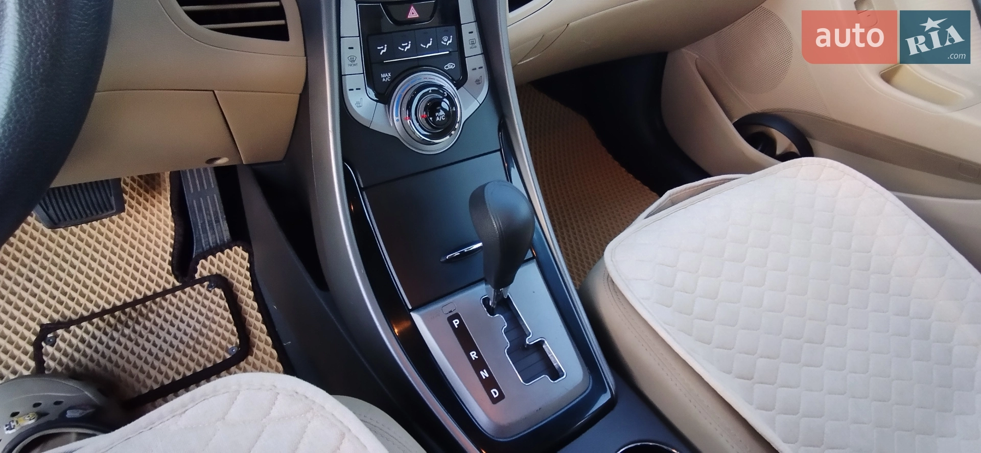 2013 Hyundai Elantra - мініатюра 12