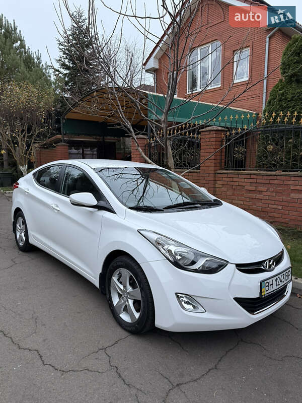 Hyundai Elantra 2012