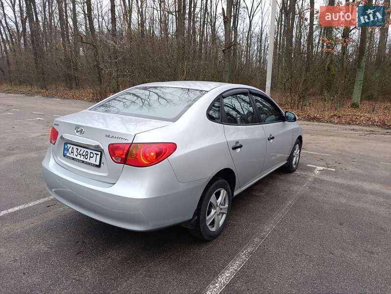 Седан Hyundai Elantra 2011 в Києві фото Седан Hyundai Elantra 2011 в Києві