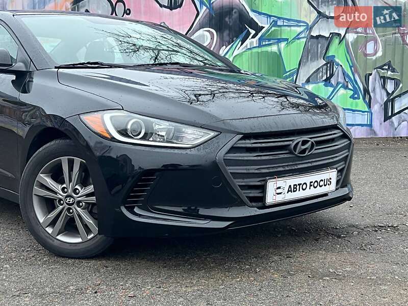 Седан Hyundai Elantra 2018 в Киеве