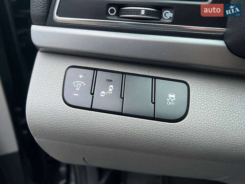 Седан Hyundai Elantra 2018 в Киеве