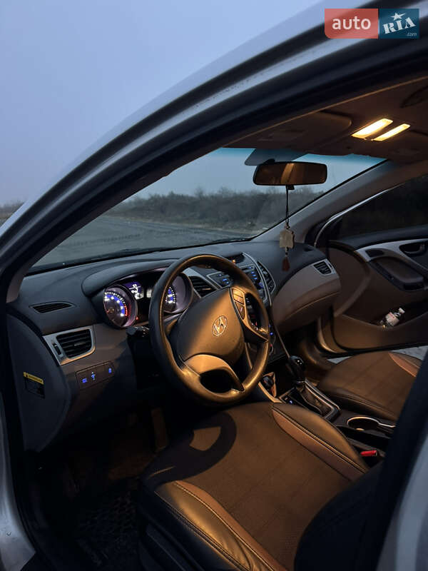 Седан Hyundai Elantra 2014 в Києві фото 12 Седан Hyundai Elantra 2014 в Києві