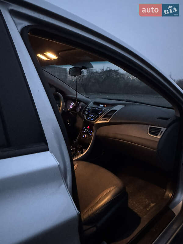 Седан Hyundai Elantra 2014 в Києві фото 20 Седан Hyundai Elantra 2014 в Києві