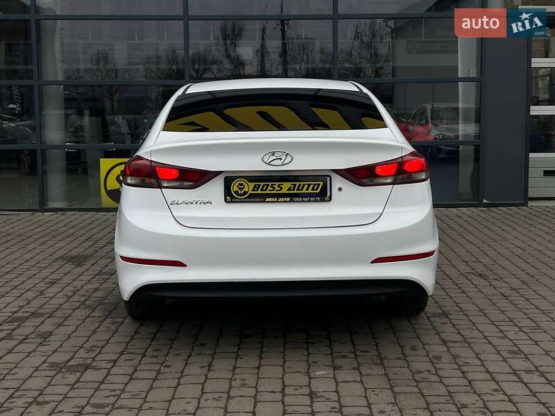 Седан Hyundai Elantra 2016 в Івано-Франківську