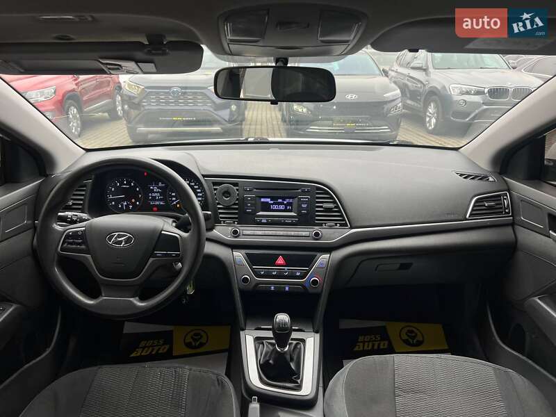 Седан Hyundai Elantra 2016 в Івано-Франківську
