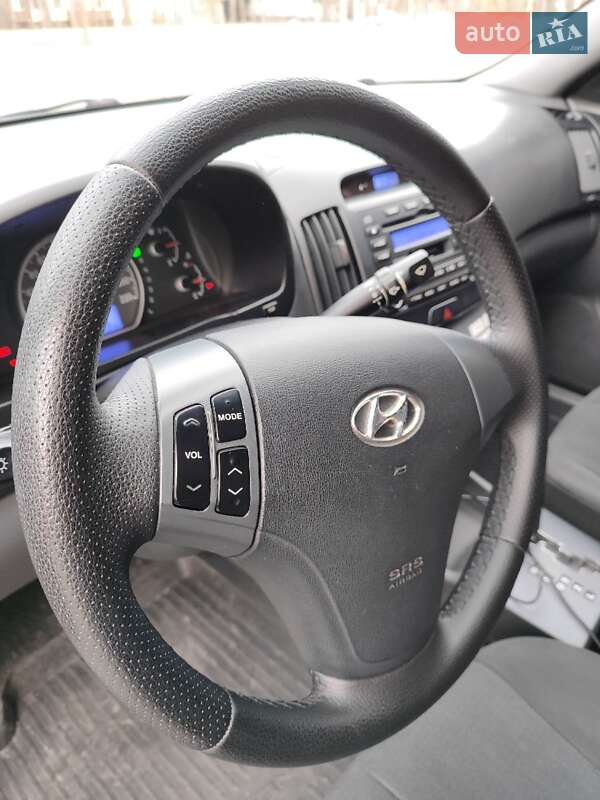 Седан Hyundai Elantra 2008 в Киеве