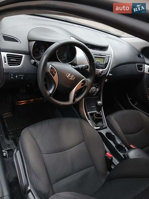 Седан Hyundai Elantra 2013 в Знаменівці