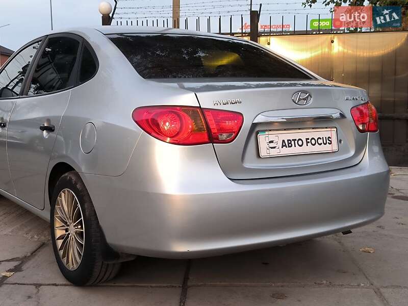 Седан Hyundai Elantra 2010 в Киеве