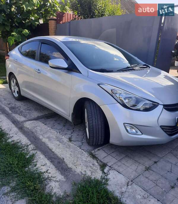 Седан Hyundai Elantra 2013 в Бурыни