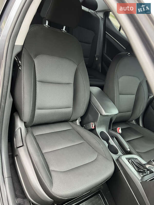 Седан Hyundai Elantra 2018 в Запорожье