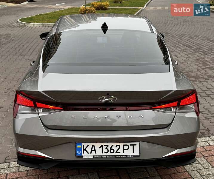 Седан Hyundai Elantra 2023 в Києві