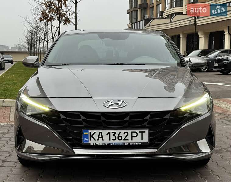 Седан Hyundai Elantra 2023 в Києві
