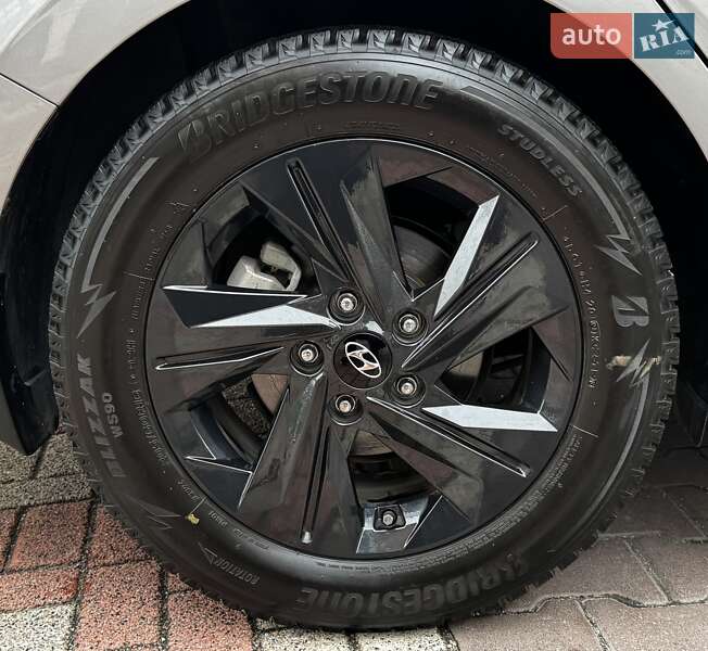 Седан Hyundai Elantra 2023 в Києві