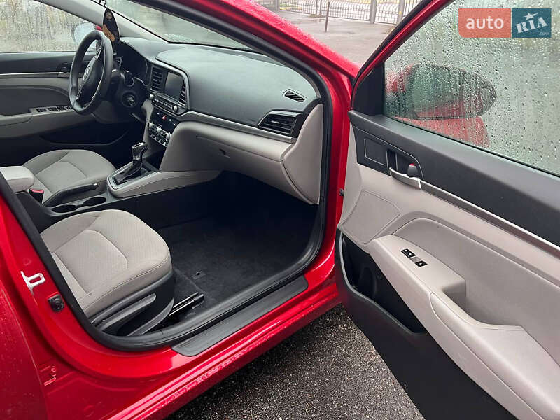 Седан Hyundai Elantra 2019 в Києві