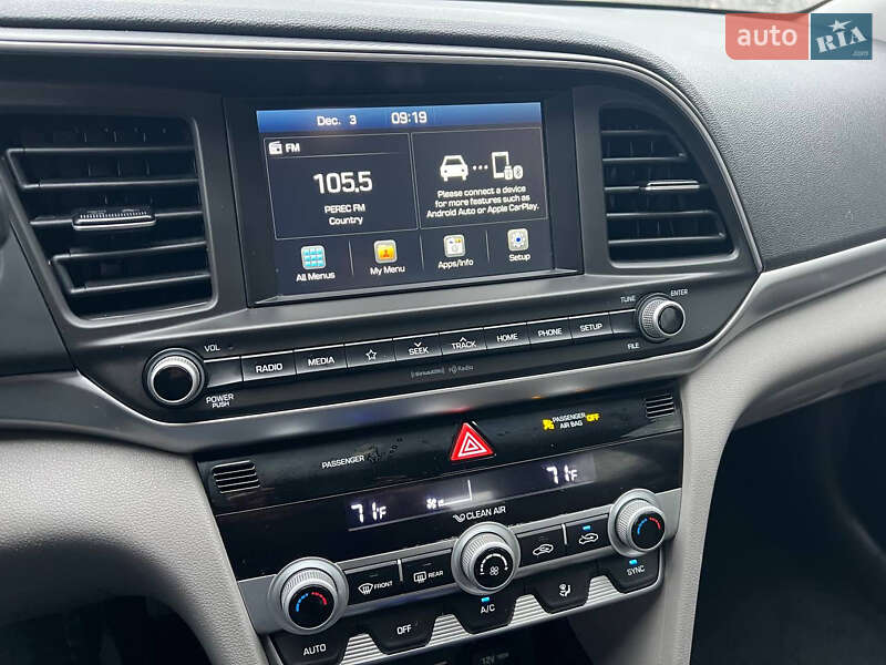 Седан Hyundai Elantra 2019 в Києві