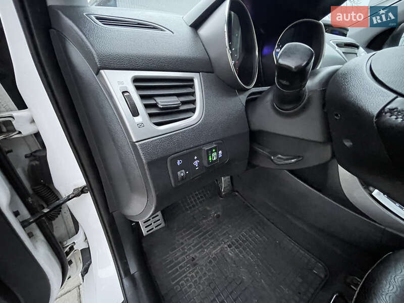 Седан Hyundai Elantra 2012 в Полтаві
