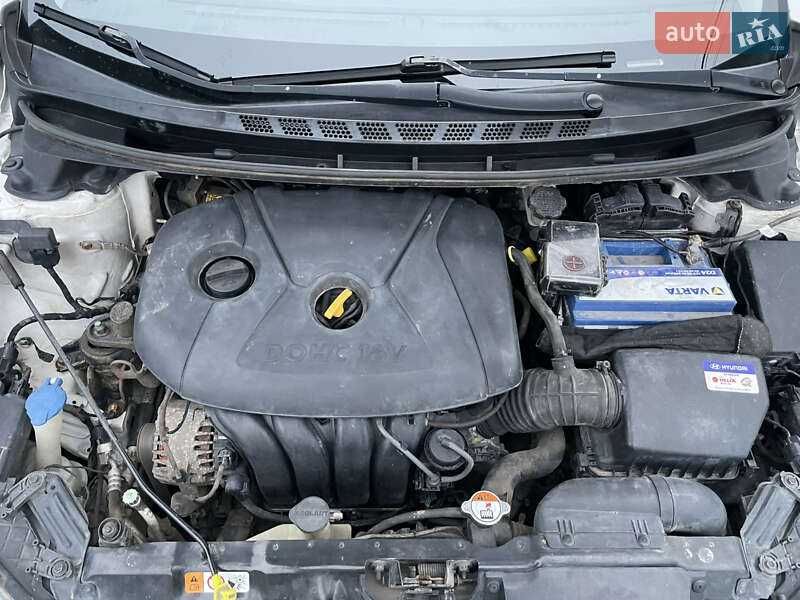 Седан Hyundai Elantra 2012 в Полтаві