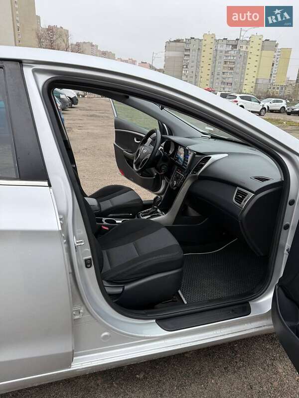 Хэтчбек Hyundai Elantra 2016 в Киеве