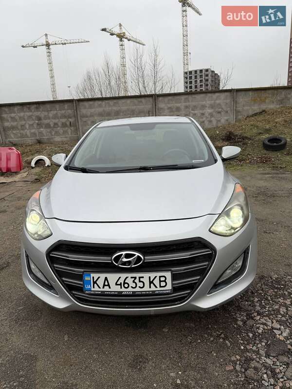 Хэтчбек Hyundai Elantra 2016 в Киеве