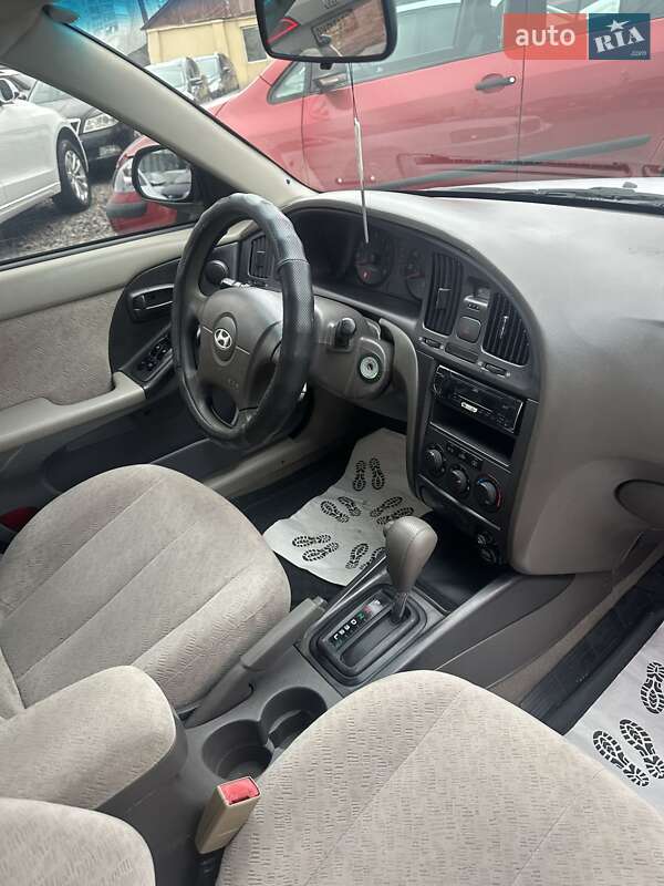 Седан Hyundai Elantra 2004 в Смеле