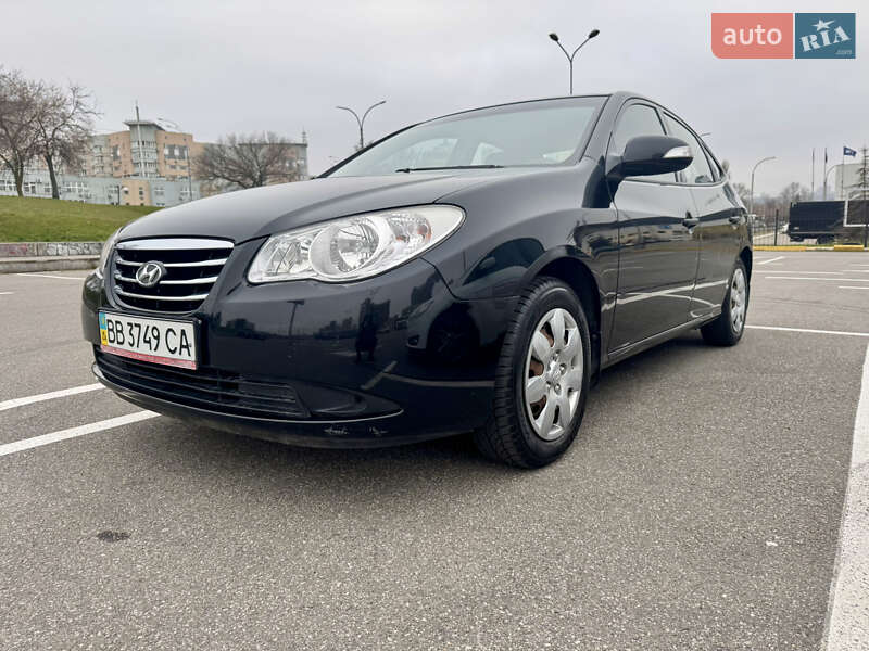 Седан Hyundai Elantra 2010 в Києві