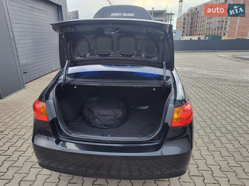 Седан Hyundai Elantra 2008 в Львове