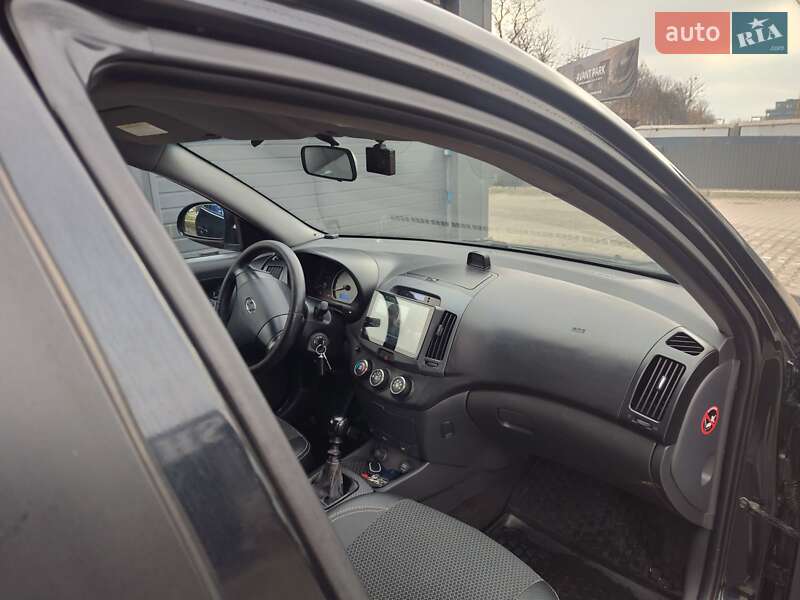 Седан Hyundai Elantra 2008 в Львове