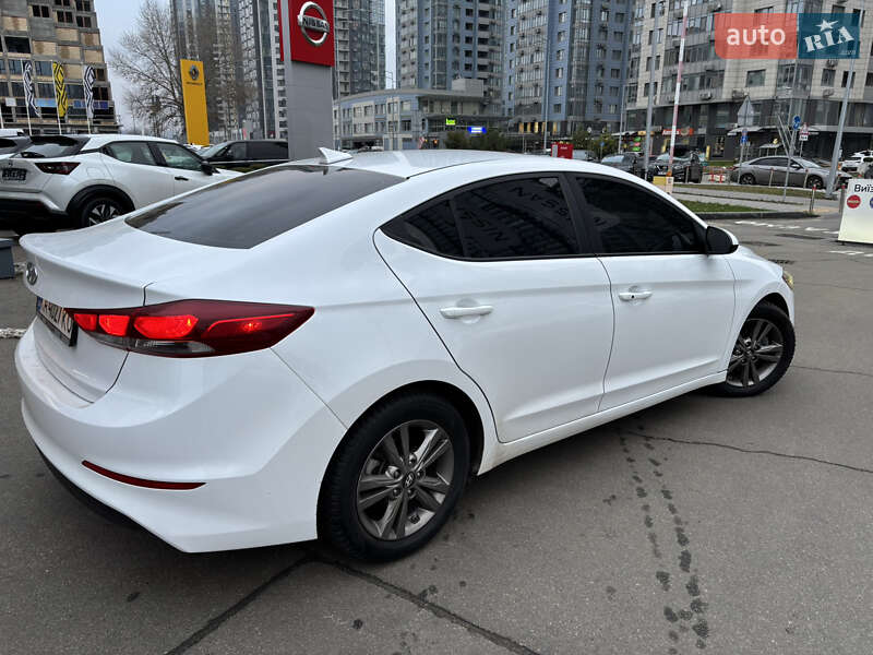 Седан Hyundai Elantra 2017 в Киеве