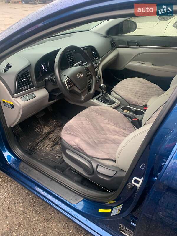 Седан Hyundai Elantra 2016 в Киеве