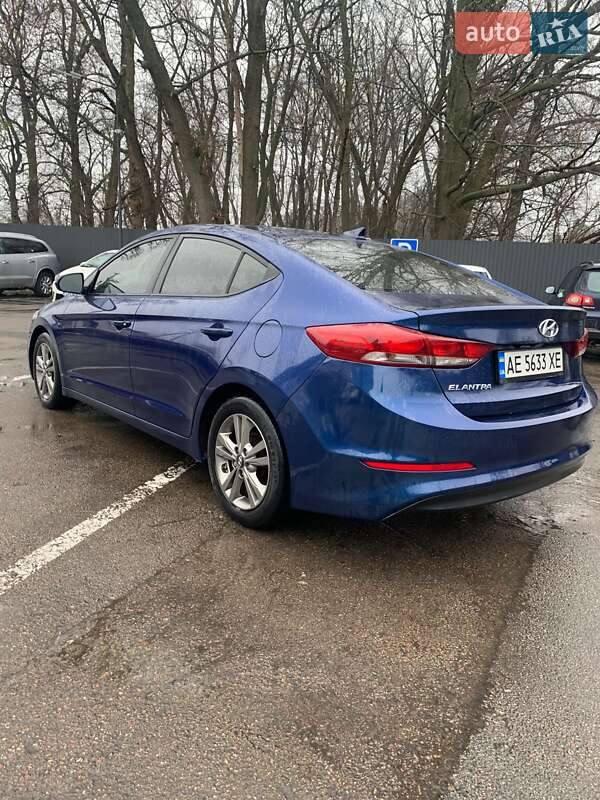 Седан Hyundai Elantra 2016 в Киеве